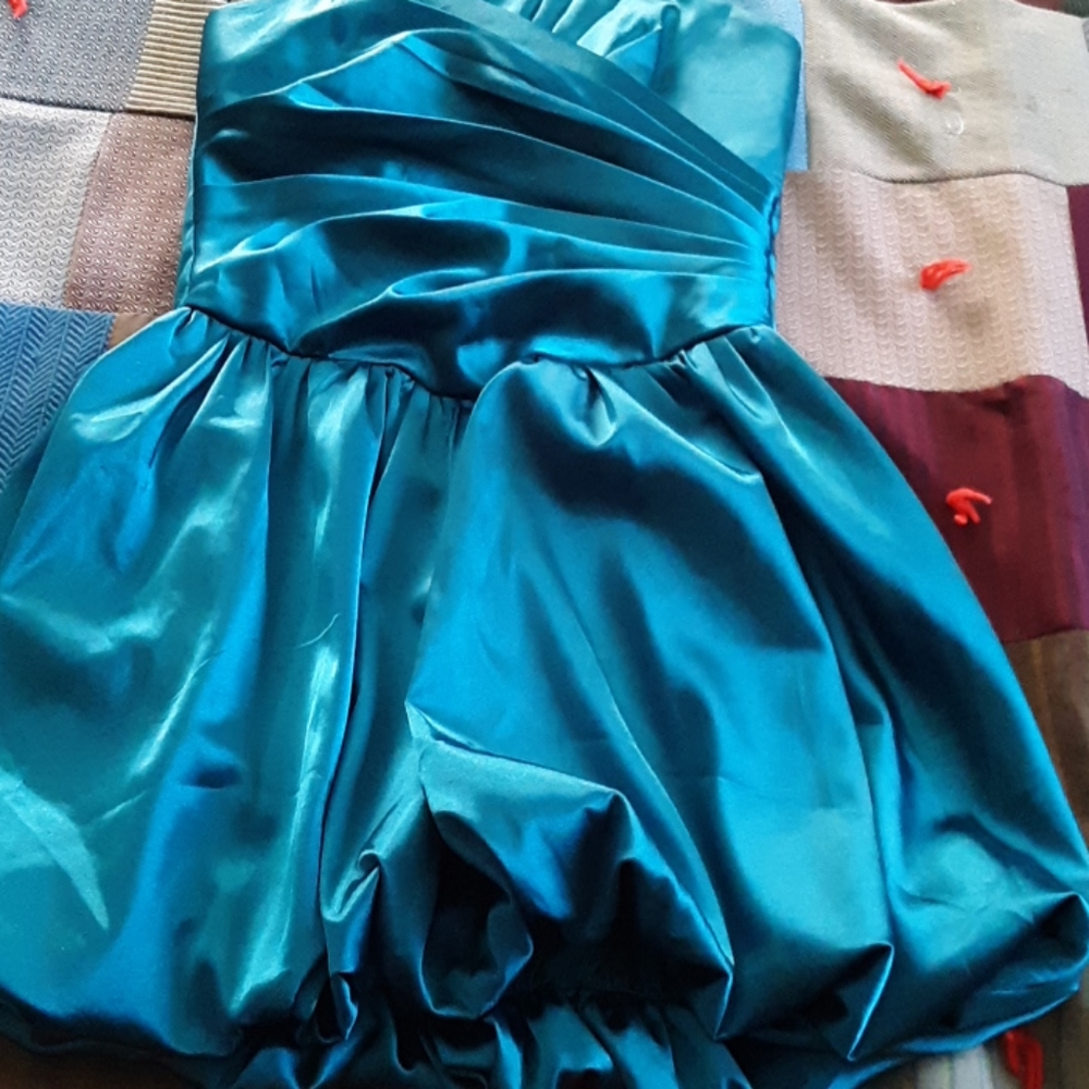 Strapless Emerald Green Mini Drees